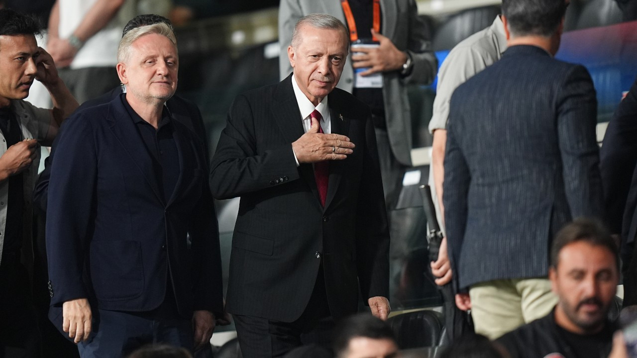 Cumhurbaşkanı Erdoğan, Başakşehir-La Fiorita maçını tribünden izledi